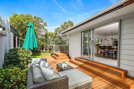 Photo of property in 32 John Downs Drive, Browns Bay, Auckland, 0630