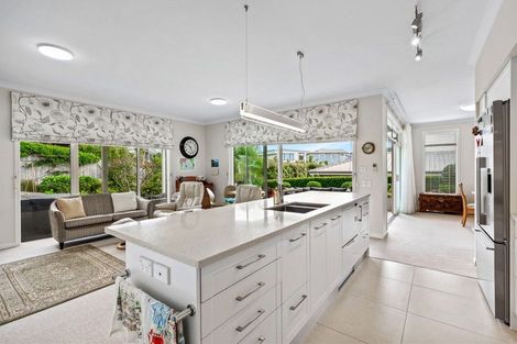 Photo of property in 61 Panorama Heights, Orewa, 0931