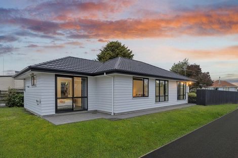 Photo of property in 72 Bower Avenue, New Brighton, Christchurch, 8083