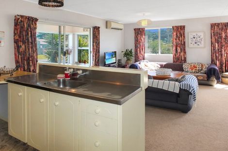 Photo of property in 7 Hennessy Street East, Foxton Beach, Foxton, 4815