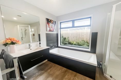Photo of property in 17 Cyprus Place, Fitzherbert, Palmerston North, 4410