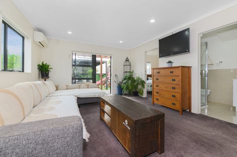 Photo of property in 1/15 Harbour View Road, Te Atatu Peninsula, Auckland, 0610