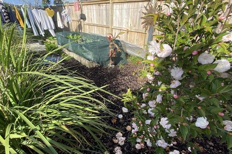 Photo of property in 4a Priestley Drive, Bucklands Beach, Auckland, 2014