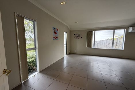 Photo of property in 18 Harrowglen Drive, Northcross, Auckland, 0632