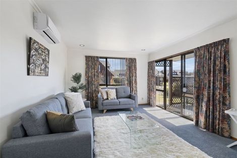 Photo of property in 6 Calverton Place, Halswell, Christchurch, 8025