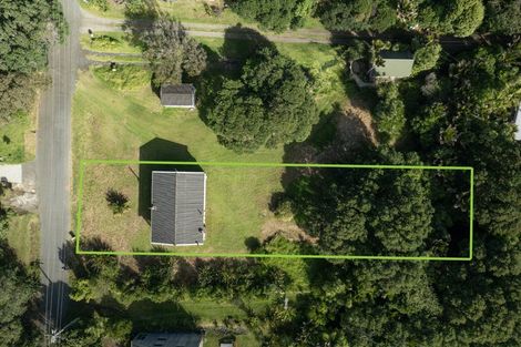 Photo of property in 118 Garden Road, Piha, 0772