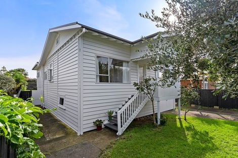 Photo of property in 19 Brook Street, Milford, Auckland, 0620