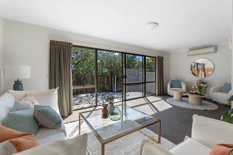 Photo of property in 2/5 Hanlon Crescent, Narrow Neck, Auckland, 0624