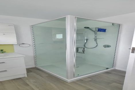 Photo of property in 176 Henderson Valley Road, Henderson, Auckland, 0612