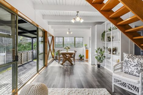 Photo of property in 117 Gloaming Hill, Titahi Bay, Porirua, 5022