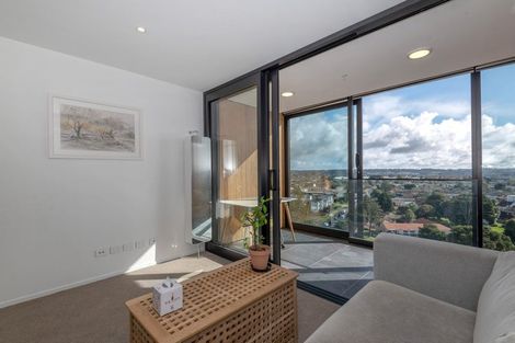 Photo of property in 1 Buscomb Avenue, Henderson, Auckland, 0610