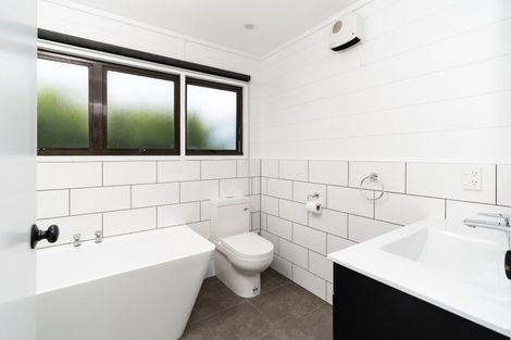 Photo of property in 82 Beacon Hill Road, Strathmore Park, Wellington, 6022