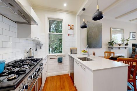 Photo of property in 55 Palliser Road, Roseneath, Wellington, 6011