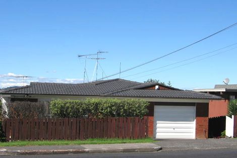 Photo of property in 43 Te Atatu Road, Te Atatu South, Auckland, 0610