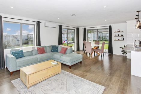Photo of property in 19 Glennron Lane, Waiuku, 2123