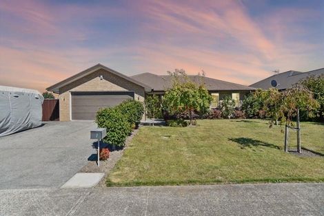 Photo of property in 7 Walnut Way, Rangiora, 7400