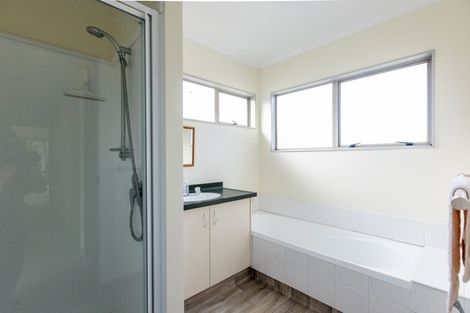 Photo of property in 2/52 Te Aute Road, Havelock North, 4130