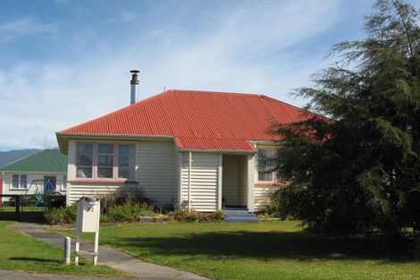 Photo of property in 72 Rintoul Street, Westport, 7825