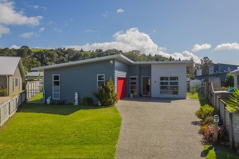 Photo of property in 8 Dotterel Place, Whitianga, 3510