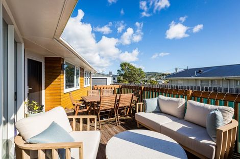 Photo of property in 43 Mark Avenue, Paparangi, Wellington, 6037