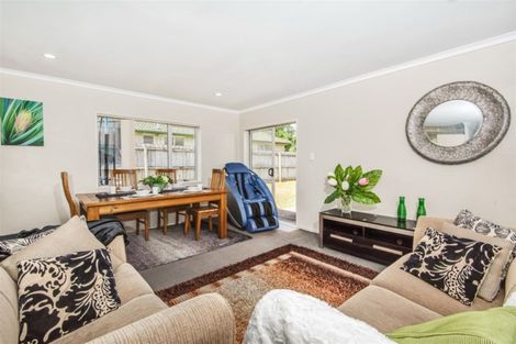 Photo of property in 75 Heathdale Crescent, Papakura, 2110