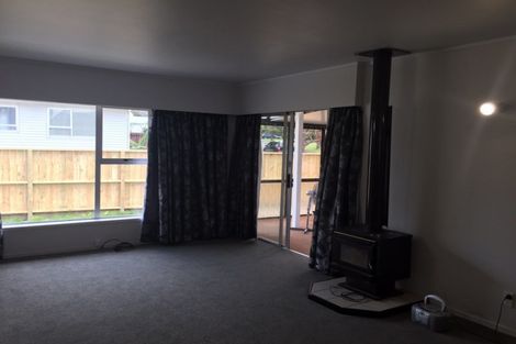 Photo of property in 17a Thorburn Avenue, Red Beach, 0932