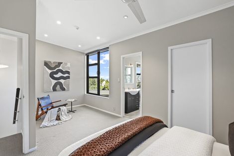 Photo of property in 6 Otitori Bay Road, Titirangi, Auckland, 0604