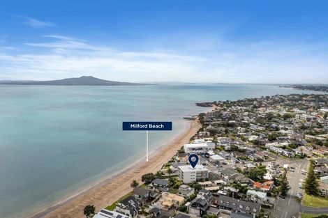 Photo of property in Seaview Apartments, 3/64 Milford Road, Milford, Auckland, 0620