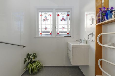 Photo of property in 6 Marlene Avenue, Te Atatu South, Auckland, 0610