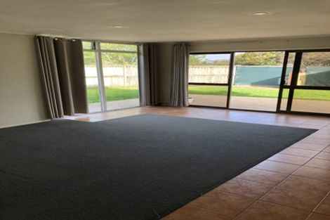 Photo of property in 1/1 Reynolds Place, Torbay, Auckland, 0630