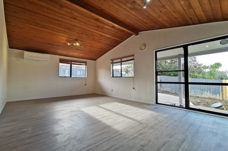 Photo of property in 108c Colwill Road, Massey, Auckland, 0614