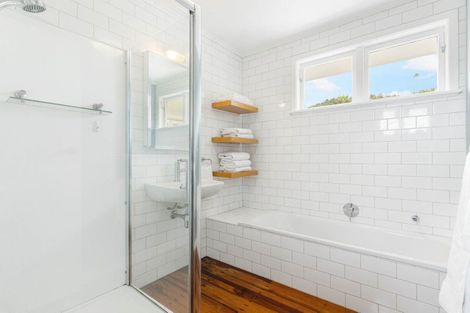 Photo of property in 99 Taikata Road, Te Atatu Peninsula, Auckland, 0610