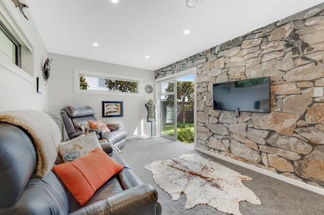 Photo of property in 126d Sandspit Road, Shelly Park, Auckland, 2014