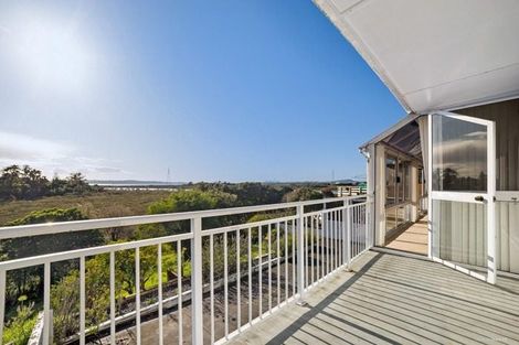 Photo of property in 102a Tiroroa Avenue, Te Atatu South, 0610