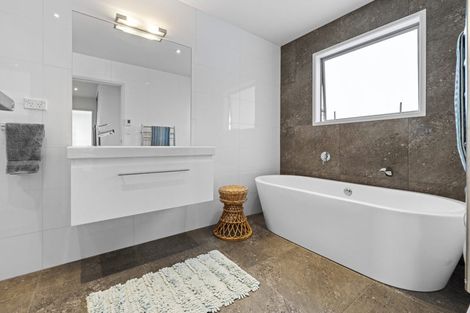 Photo of property in 12 Rangitoto Terrace, Milford, Auckland, 0620