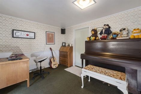 Photo of property in 11 Valley View Road, Glenfield, Auckland, 0629