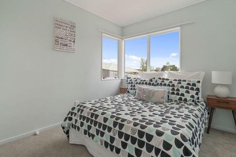 Photo of property in 10 Imelda Road, Te Atatu Peninsula, Auckland, 0610