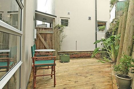 Photo of property in 7/138 Queens Drive, Lyall Bay, Wellington, 6022