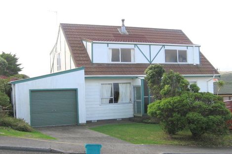 Photo of property in 5b Sunhaven Drive, Newlands, Wellington, 6037