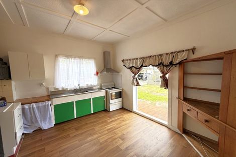 Photo of property in 11 Clayburn Road, Glen Eden, Auckland, 0602