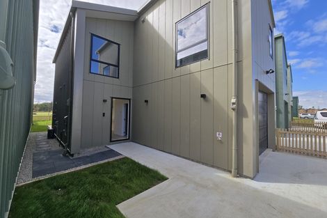 Photo of property in 19 Karaka Village Parade, Karaka, 2580