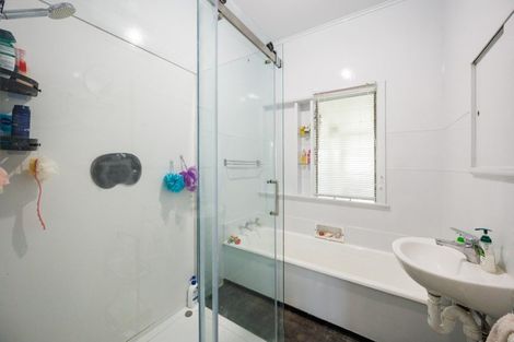 Photo of property in 42 Shamrock Street, Takaro, Palmerston North, 4412