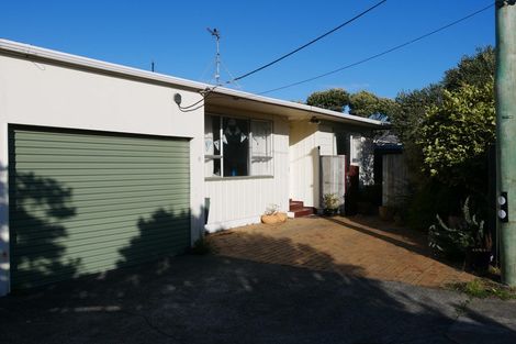 Photo of property in 5 Endeavour Avenue, Lyall Bay, Wellington, 6022