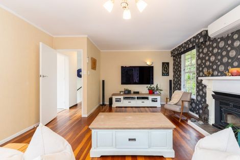 Photo of property in 18 Chisbury Lane, Churton Park, Wellington, 6037