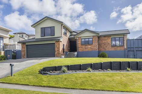 Photo of property in 2 Endeavour Drive, Whitby, Porirua, 5024