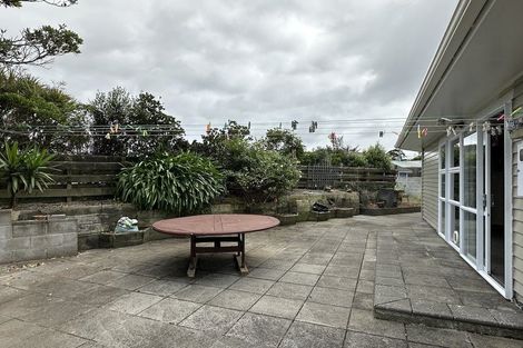 Photo of property in 9 Omega Street, Newlands, Wellington, 6037