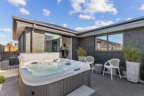 Photo of property in 2 Page Place, Rangiora, 7400