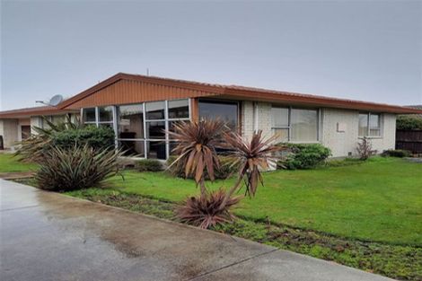 Photo of property in 82 Royal Park Drive, Parklands, Christchurch, 8083