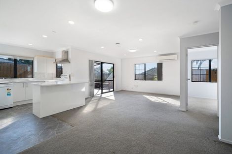 Photo of property in 18 Plumstead Rise, Glen Eden, Auckland, 0602