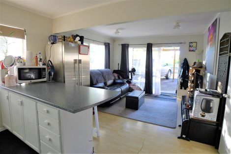 Photo of property in 23 Flaunty Place, West Harbour, Auckland, 0618
